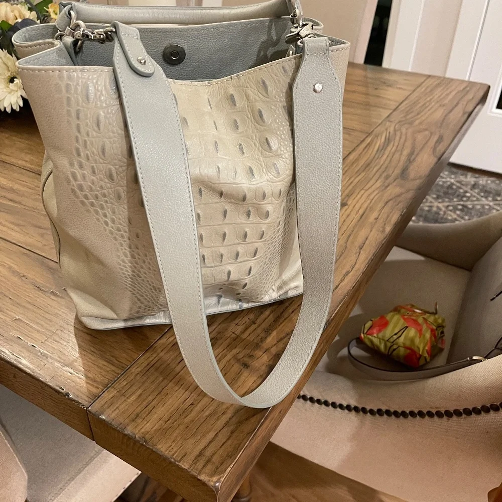 SOLD Brahmin Amelia Medium Crossbody Bucket Bag in Seafoam Green - Picture 2 of 9